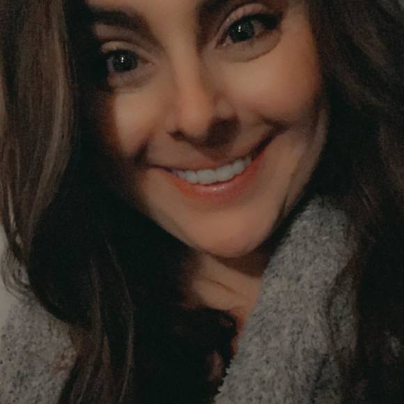 Meet your Posher, Danielle - Picture 1 of 1